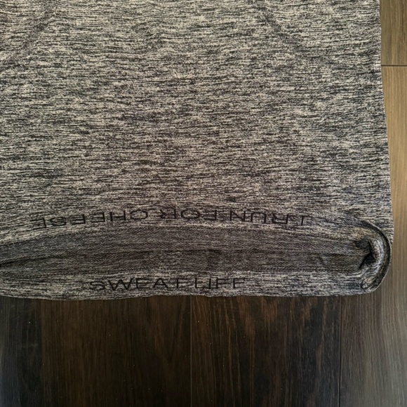 Lululemon Swiftly Tech Short Sleeve Crew Sz 6 In White / Dark Cast - Picture 6 of 6